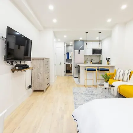 1597-1 Large Studio In The Unit Prime Ues